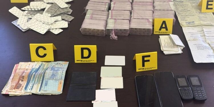 أمن تطوان يجهض محاولة تهريب 12 ألف قرص مخدر ويوقف شخصين