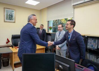 الوزير زيدان يناقش سبل تعزيز دور المركز الجهوي للاستثمار: بطنجة