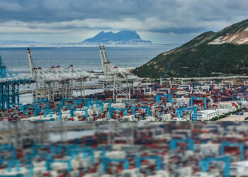 مثير.. مدير ميناء طنجة المتوسط يستثمر في ميناء إسباني منافس للمغرب