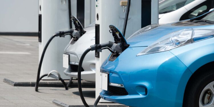 مبيعات السيارات الكهربائية ترتفع بـ18% خلال يناير 2025