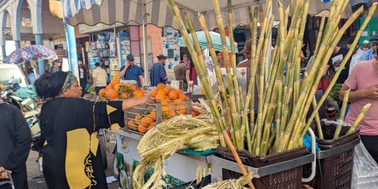 الإقبال على عصير قصب السكر يتزايد في رمضان