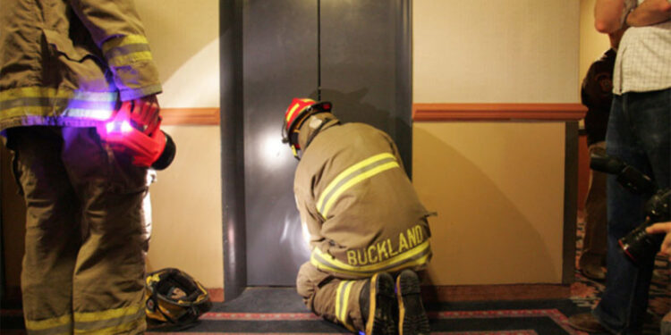 إنقاذ نواب عمدة ورئيس جهة من حادث اختناق في طنجة