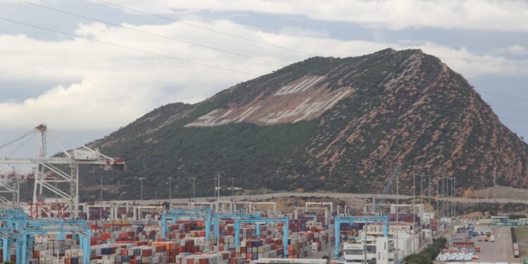 اضطراب حركة المرور البحرية في ميناء طنجة المتوسط