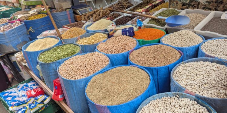 خبر سار للمواطن.. توقعات بانخفاض سعر الحمص والعدس والقمح