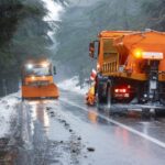 تواصل عمليات إزاحة الثلوج وإعادة فتح المحاور الطرقية بجهة طنجة تطوان الحسيمة