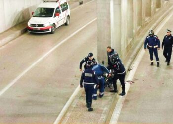 سائق دراجة نارية يفارق الحياة متأثرا بحادث سير تحت نفق مركز الحليب