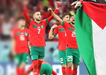 حكيم زياش يتبرع لسكان غزة بنحو 300 ألف وجبة 