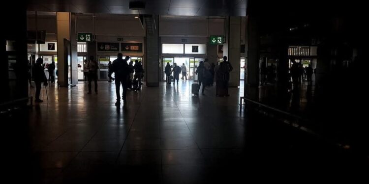 المغرب يساعد إسبانيا على استعادة الكهرباء في عدد من المناطق