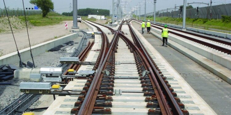 مشروع توسعة شبكة السكك الحديدية.. خطوة نحو تنمية متوازنة وتحديات راهنة