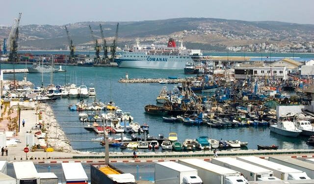 ميناء الجزيرة الخضراء.. تحذيرات نقابية من تدهور الأوضاع وسط فوضى لوجستية ومعاناة بشرية