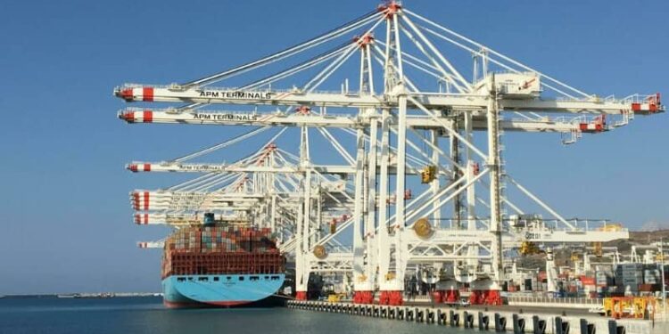 أورݣيت في ورطة كبيرة بعد طرد مستفز للعمال من الشغل