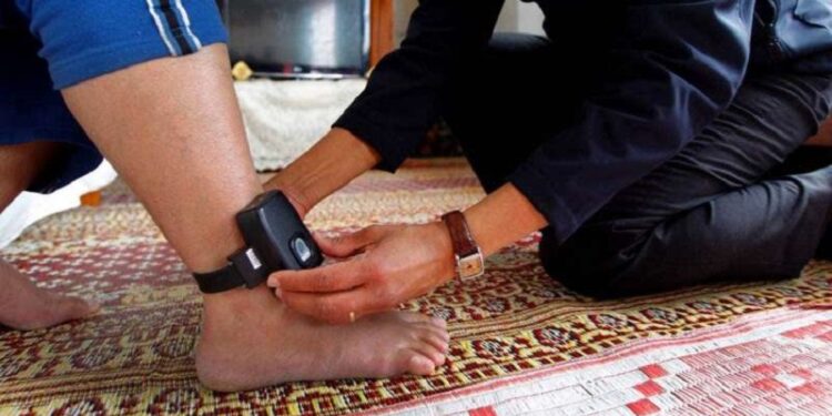 وهبي يُعلن تاريخ دخول عقوبة الحبس المنزلي حيز التنفيذ في المغرب