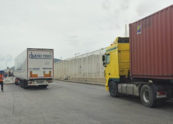 طنجة المتوسط يطلق منصة رقمية لتدبير زيارات شاحنات النقل الدولي عند الاستيراد