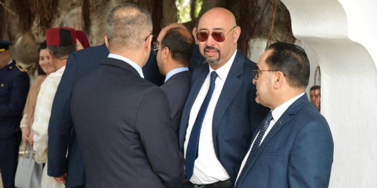 ظهور منير ليموري يرتدي النظارات الشمسية بعد غياب طويل