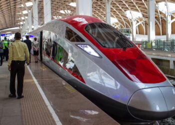 البراق يربط فاس بمراكش في زمن قياسي دون تغيير الخط