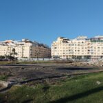 طنجة.. سكان حي مسنانة ينتفضون ضد تسييج فضاء عمومي وتحويله لمشروع إسمنتي