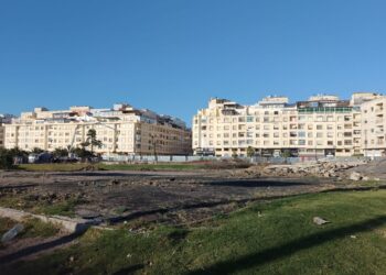 طنجة.. سكان حي مسنانة ينتفضون ضد تسييج فضاء عمومي وتحويله لمشروع إسمنتي