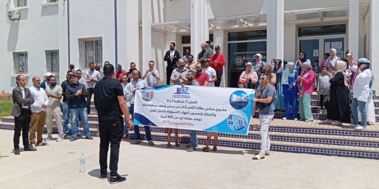 وقفة احتجاجية أمام جماعة اكزناية بسبب تأخر شركة عقارية في تسليم الشقق