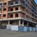 أشغال بناء عمارة قريبة من الشارع تحجب الرؤية عن ملعب طنجة