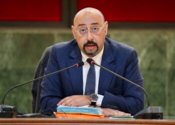 "عصير الأزبال" يفجر فضيحة بيئية في قلب طنجة.. يُفرغ يوميا في البحر وسط صمت رسمي مريب