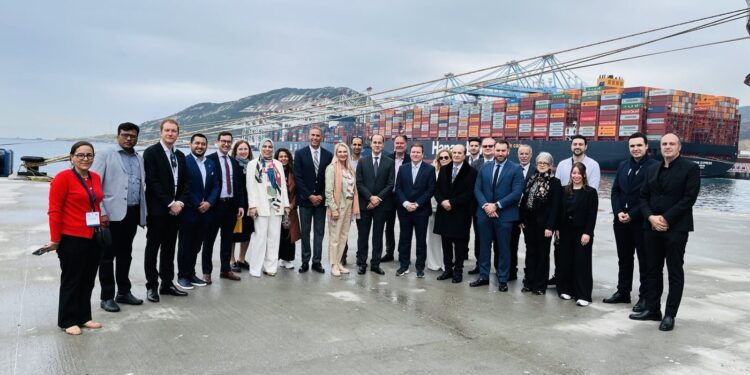 وفد فنلندي رفيع يزور ميناء طنجة المتوسط ويشيد بدوره الريادي في التجارة العالمية