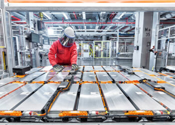 الصين تختار مدينة مغربية لتوطين مصنع للبطاريات