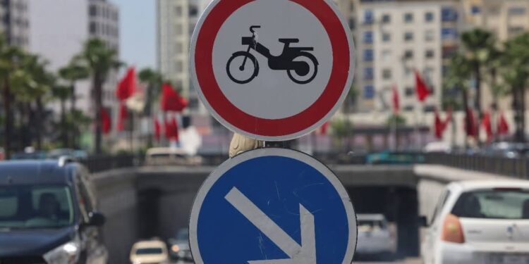 جماعة طنجة تمنع الدراجات النارية من المرور تحت الأنفاق