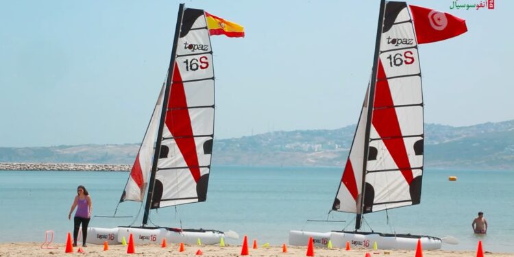 قوارب الشراع