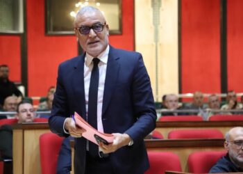 مجلس مقاطعة المدينة بطنجة يطالب بالشفافية ومساءلة شركة "طنجة موبيليتي"