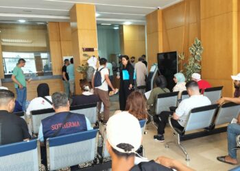 شجارات يومية واحتقان متزايد.. نقص الموارد البشرية بمكاتب التصديق بطنجة يرهق المرتفقين