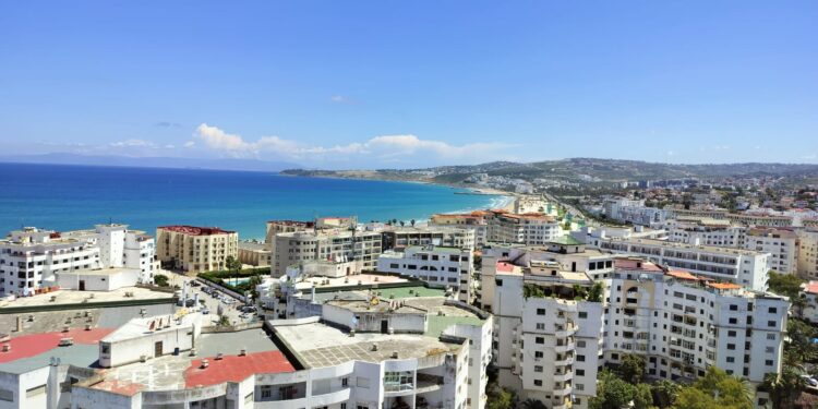 فضيحة مالية جديدة في طنجة.. رصد 3 مليارات لإصلاح كورنيش شاطئه غير صالح للسباحة