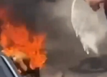 أربعيني يُضرم النار في جسده بسبب خلاف مع شركائه