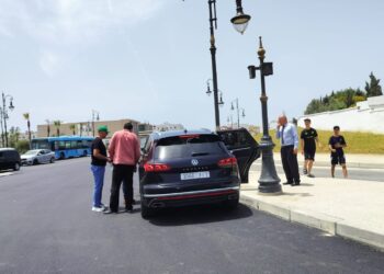 والي جهة طنجة يباغت أوراش الأشغال بشارع هارون الرشيد خلال جولة تفقدية مفاجئة