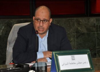 رئيس مقاطعة السواني يشرف على الانتهاء من إصلاح أزقته بينما مقاطعة المدينة لم تبدأ بعد !