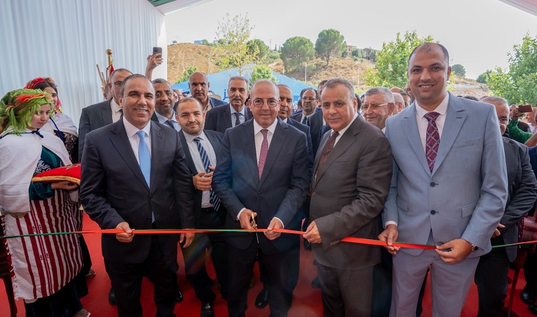 الوزير والعامل يقصان شريط افتتاح المعرض الجهوي بشفشاون