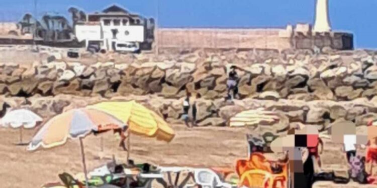 شاطئ من فضاء للراحة إلى مرتع للمشبوهين تحت أعين السلطة !
