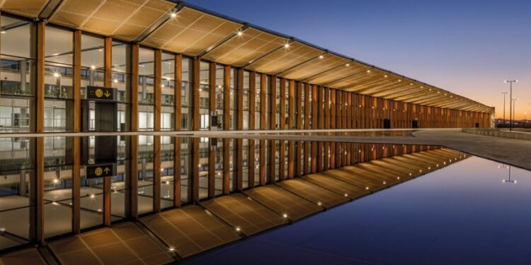 بأكثر من 131 مليون درهم.. شركة GCR تفوز بصفقة تحديث البنية التحتية لمطار الناظور العروي