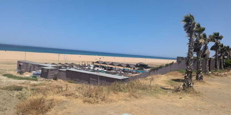 مسبح أميرة بيتش تحت الأنظار بعد إغلاق السلطة المحلية مقاهي بوهندية