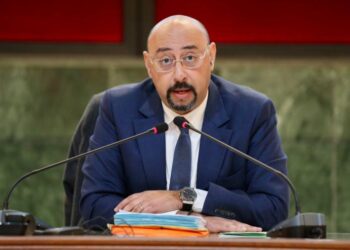 عمدة طنجة يستعرض حصيلة النصف الأول من الولاية الجماعية ويدعو إلى مراجعة شرط النصاب القانوني