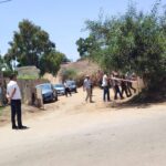 المضيق.. تدخل للسلطات المحلية لإزالة حاجز غير مرخص من طريق عمومية