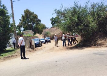 المضيق.. تدخل للسلطات المحلية لإزالة حاجز غير مرخص من طريق عمومية