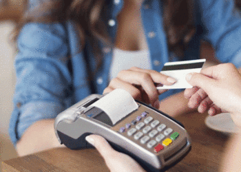 طنجة.. مقاهي راقية ترفض الأداء الإلكتروني وسط تساؤلات حول الشفافية الجبائية