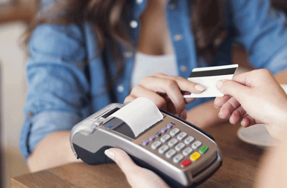 طنجة.. مقاهي راقية ترفض الأداء الإلكتروني وسط تساؤلات حول الشفافية الجبائية