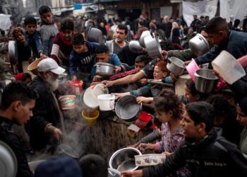 رئيس مجلي النواب الأمريكي يكشف التواطؤ مع إسرائيل في سياسة تجويع غزة