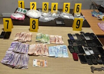 توقيف خمسيني بالحسيمة وبحوزته أكثر من كيلوغرام من الكوكايين ومبالغ مالية مشبوهة