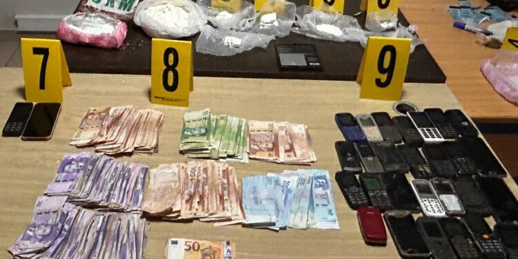 توقيف خمسيني بالحسيمة وبحوزته أكثر من كيلوغرام من الكوكايين ومبالغ مالية مشبوهة