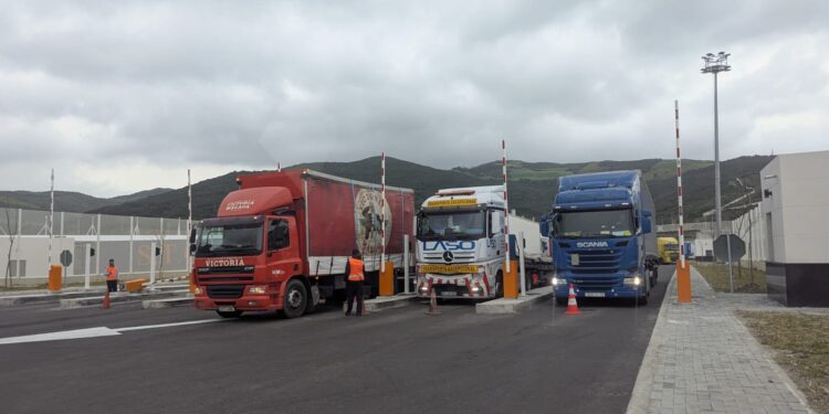 اجتماع اللجنة المغربية-الإسبانية للنقل الطرقي.. توصيات برفع رخص النقل وبحث غرامات الوقود