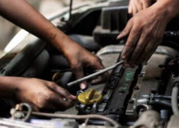 ارتفاع إقبال السائقين الإسبان على ورشات إصلاح السيارات بطنجة بسبب فارق التكاليف الكبير