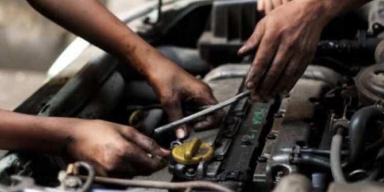 ارتفاع إقبال السائقين الإسبان على ورشات إصلاح السيارات بطنجة بسبب فارق التكاليف الكبير