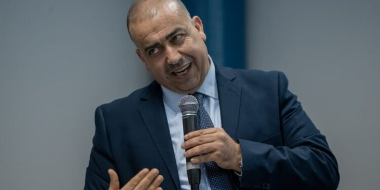 مدلل الثقافة بطنجة عبد الواحد بولعيش ينفي فوزه بتزكية حزب الأحرار